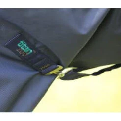 Navy PEI Titan 200g Turnout Rug With Detachable Neck - High-Quality Equestrian Product -Equestrian Supply Store navy pei titan 200g turnout rug with detachable neck high quality equestrian product vivarchie equestrian 8